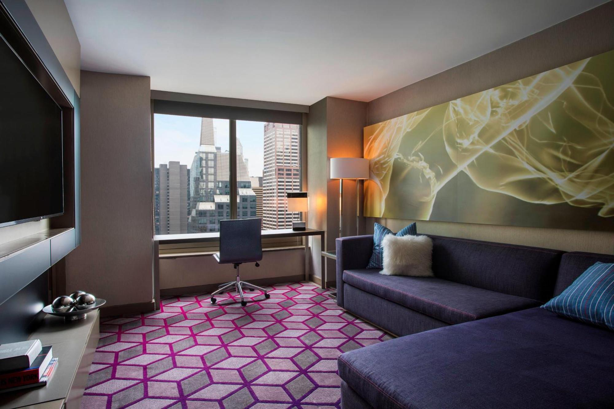 Marvelous-suite med kingsize-seng, sovesofa og udsigt til Broadway